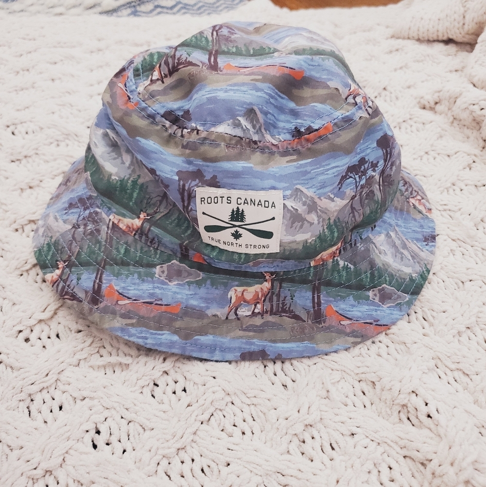 Limited Edition ROOTS Kids 'True North Strong' Bucket Hat 10/14Y